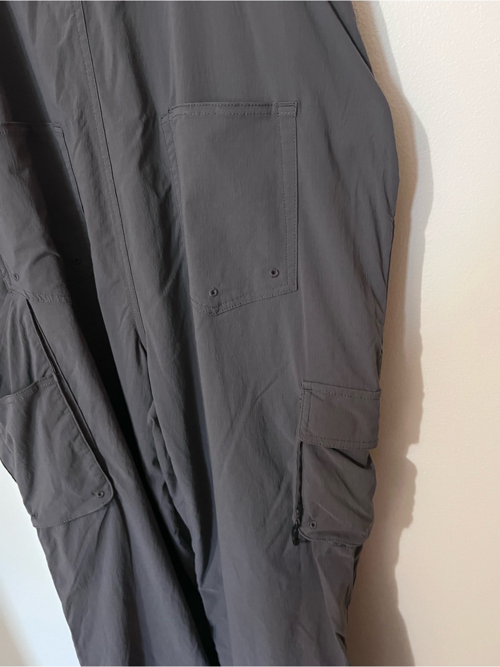 Duluth Trading Co Heirloom Gardening Overalls Dark Grey Charcoal Medium x 29 - Picture 8 of 11